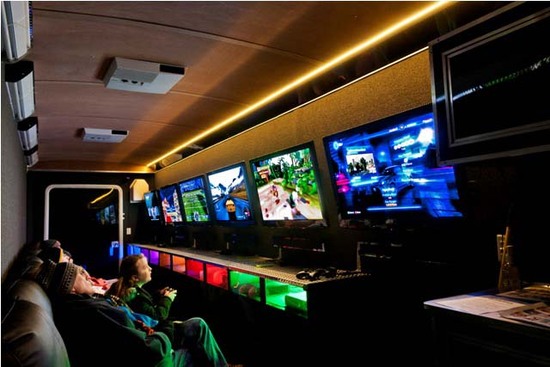 play first mobile video game truck