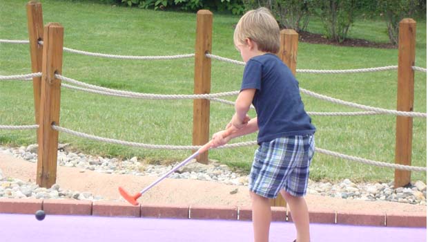 Kids mini golf