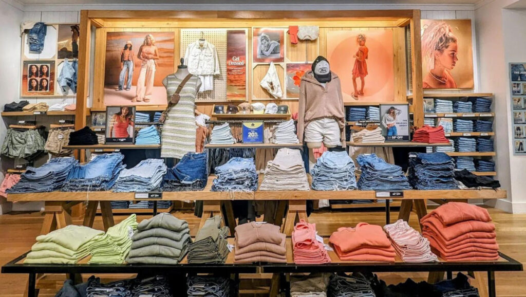 Village of Rochester Hills Back to School Contest $250 American Eagle Gift Certificate Giveaway