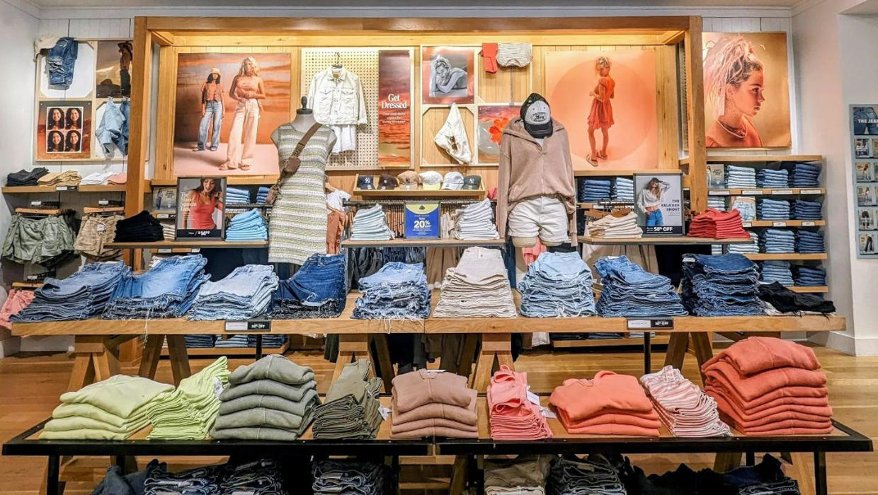 Village of Rochester Hills Back to School Contest $250 American Eagle Gift Certificate Giveaway