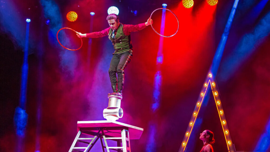A Magical Cirque Christmas Tickets Contest