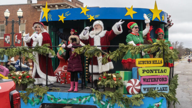 Pontiac Holiday Extravaganza Christmas Parade / Pontiac Christmas Parade