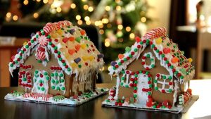 Gingerbread House Recipe and Building Tips / Cool Gingerbread House Pics