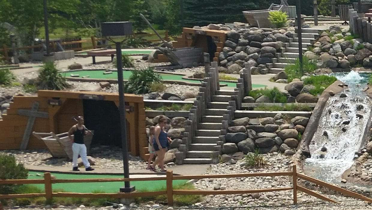 Oakland County Mini Golf Courses / Oakland County Putt Putt Golf / MIni Golf Courses in Oakland County