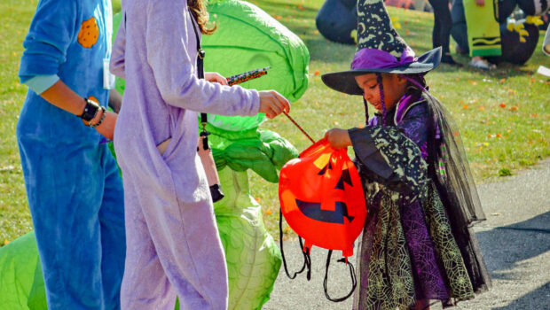 wb parks trick or treat trail