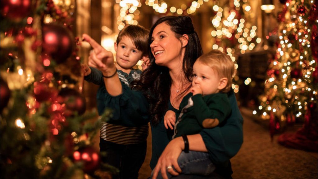 Teaching Children Holiday Etiquette / How to Teach Holiday Etiquette