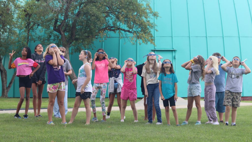 Sloan Museum & Longway Planetarium Summer Camps / Sloan Museum Summer Camps / Longway Planetarium Summer Camps & Workshops