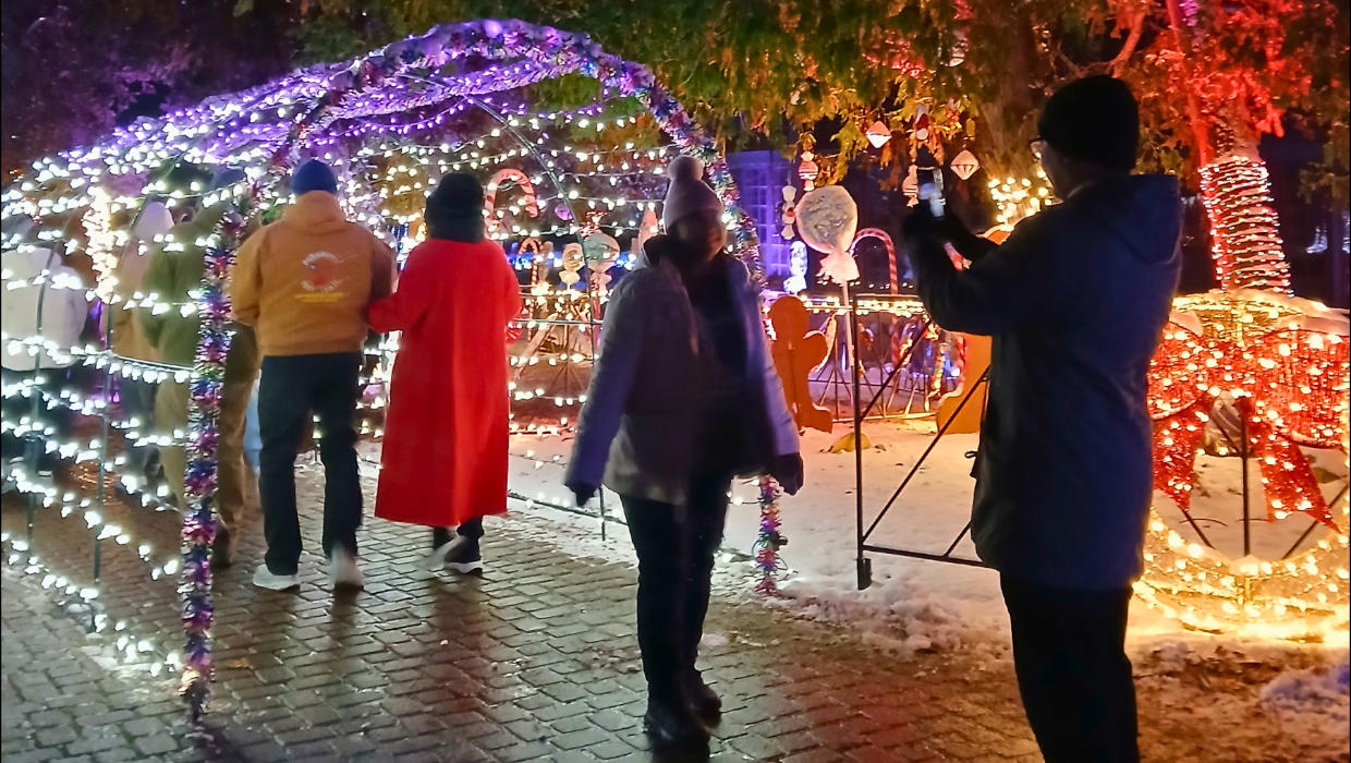 Canterbury Village Holiday Stroll Coupon Code 2025 | Oakland