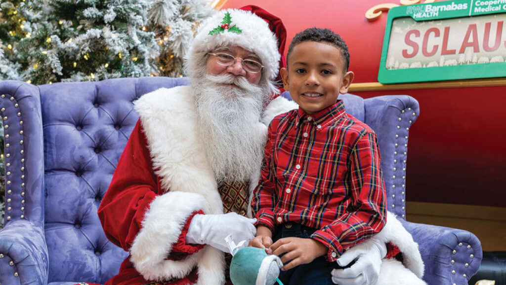 Great Lakes Crossing Santa Claus 2025